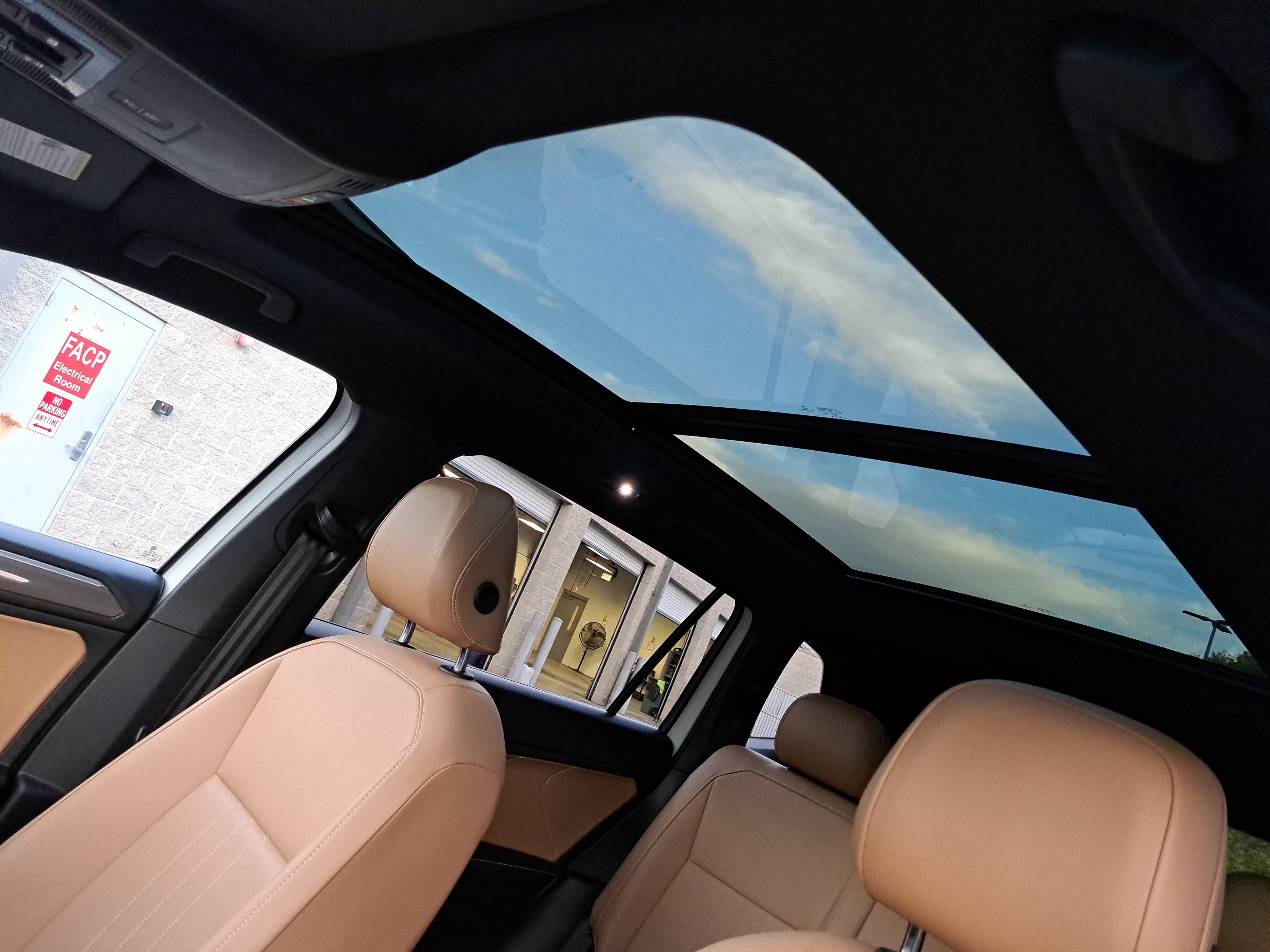 Certified 2022 Volkswagen Tiguan SE R-Line AWD/4WD image 31