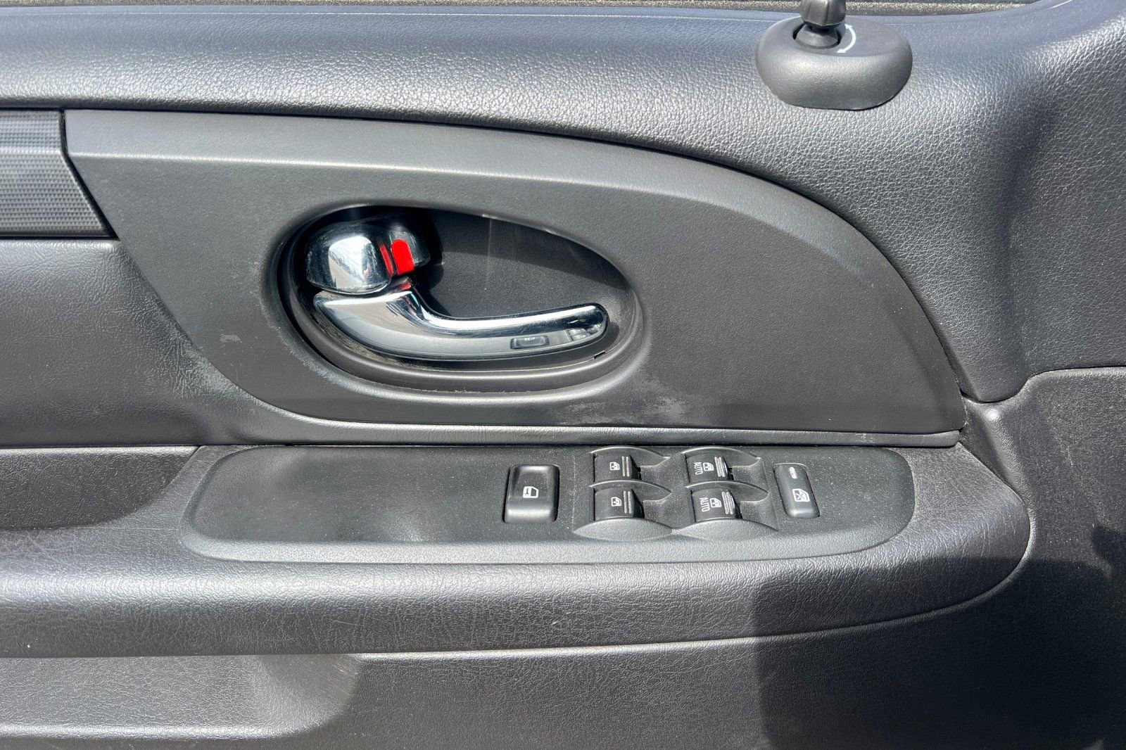 Used 2006 GMC Envoy SLE image 6