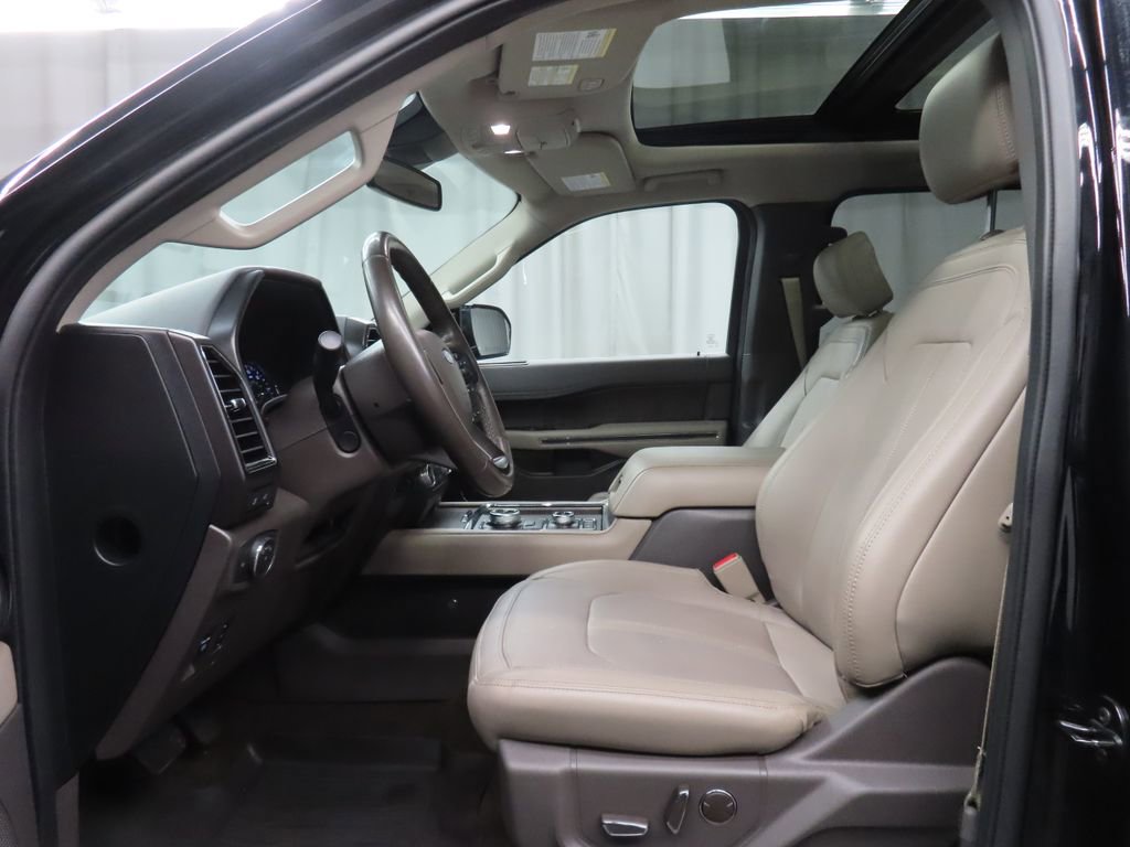 Used 2019 Ford Expedition Limited w/ Equipment Group 302A AWD/4WD image 9