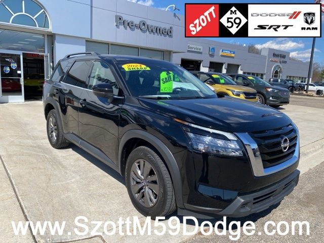 Used 2024 Nissan Pathfinder SV image 1