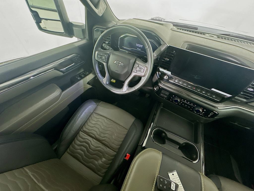 Used 2024 Chevrolet Silverado 2500 ZR2 w/ Technology Package image 9