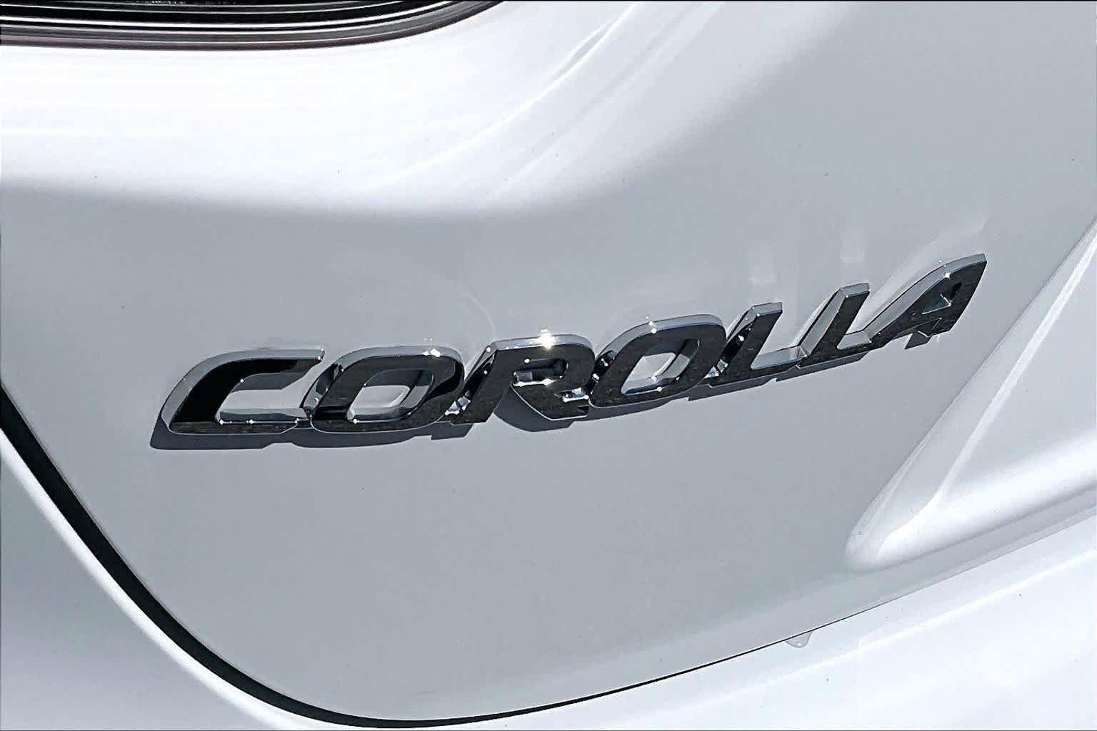 Used 2025 Toyota Corolla LE w/ LE Premium Package FWD image 30
