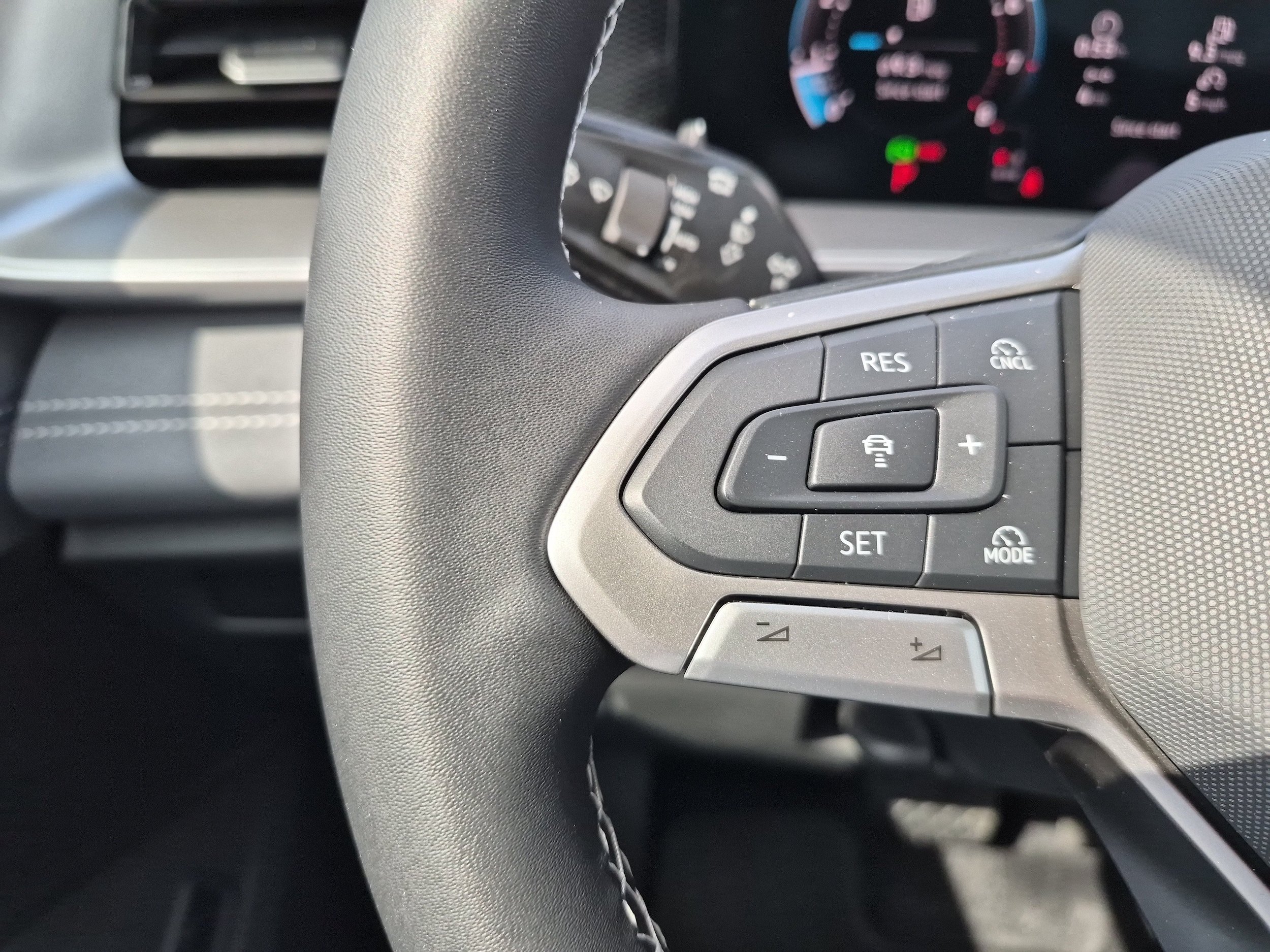 New 2026 Volkswagen Tiguan SE AWD/4WD image 17