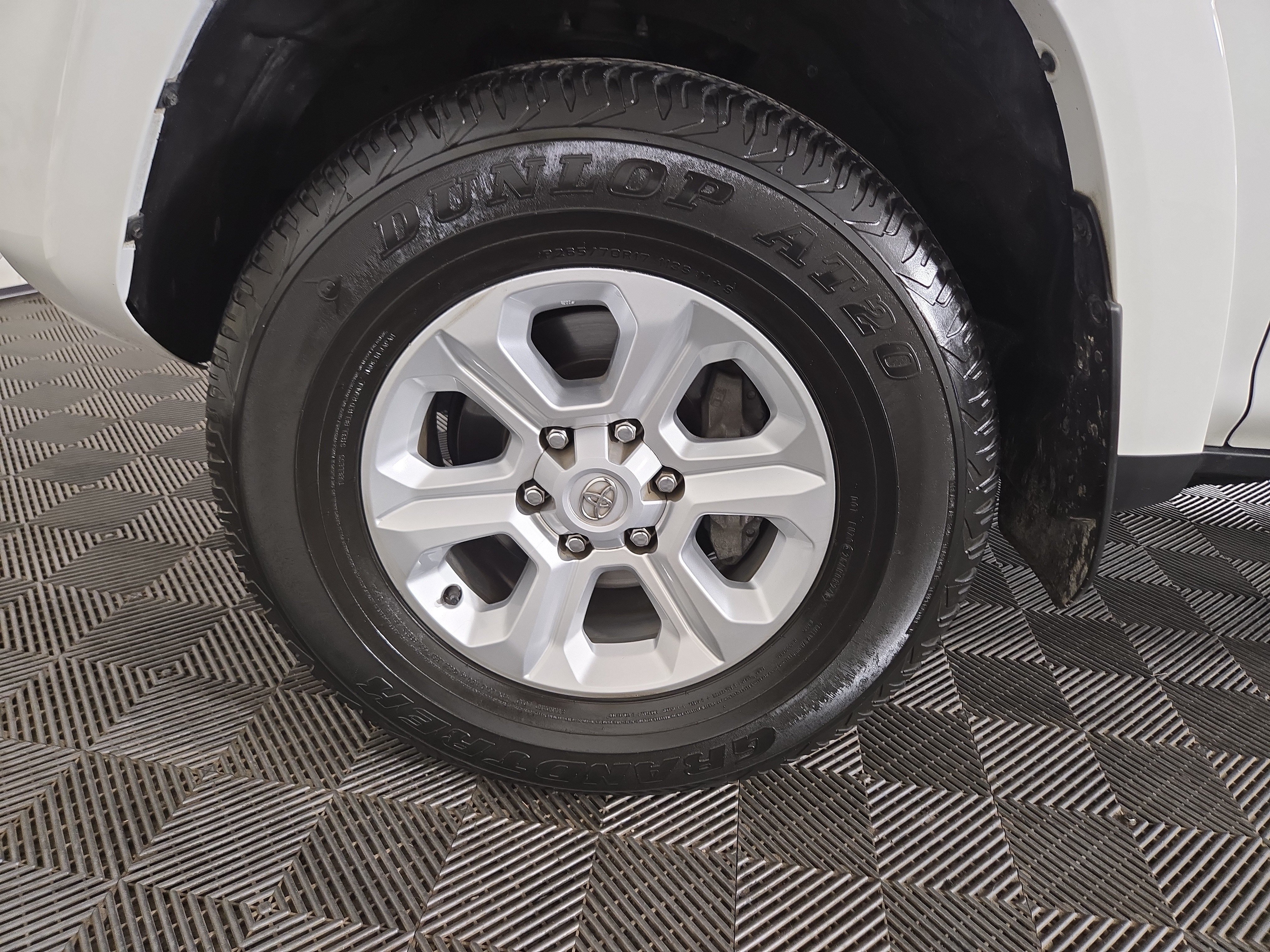 Used 2024 Toyota 4Runner SR5 AWD/4WD image 32
