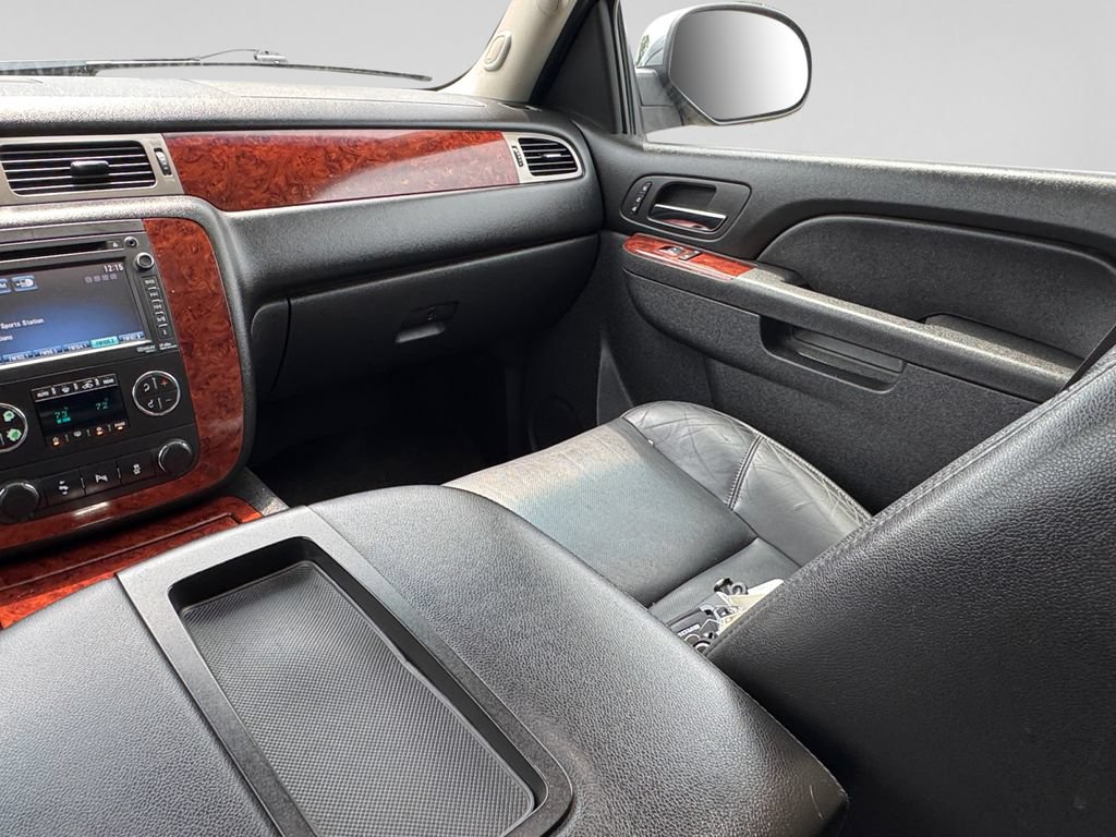 Used 2013 Chevrolet Suburban LTZ AWD/4WD image 27