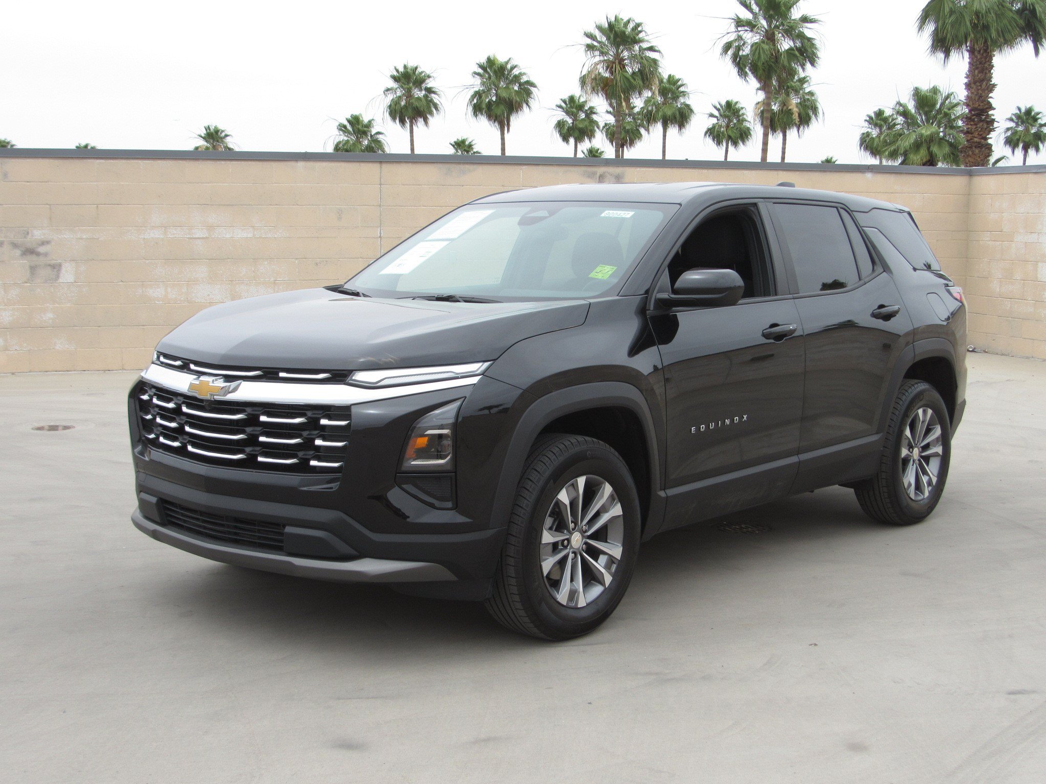 Used 2025 Chevrolet Equinox LT AWD/4WD image 1
