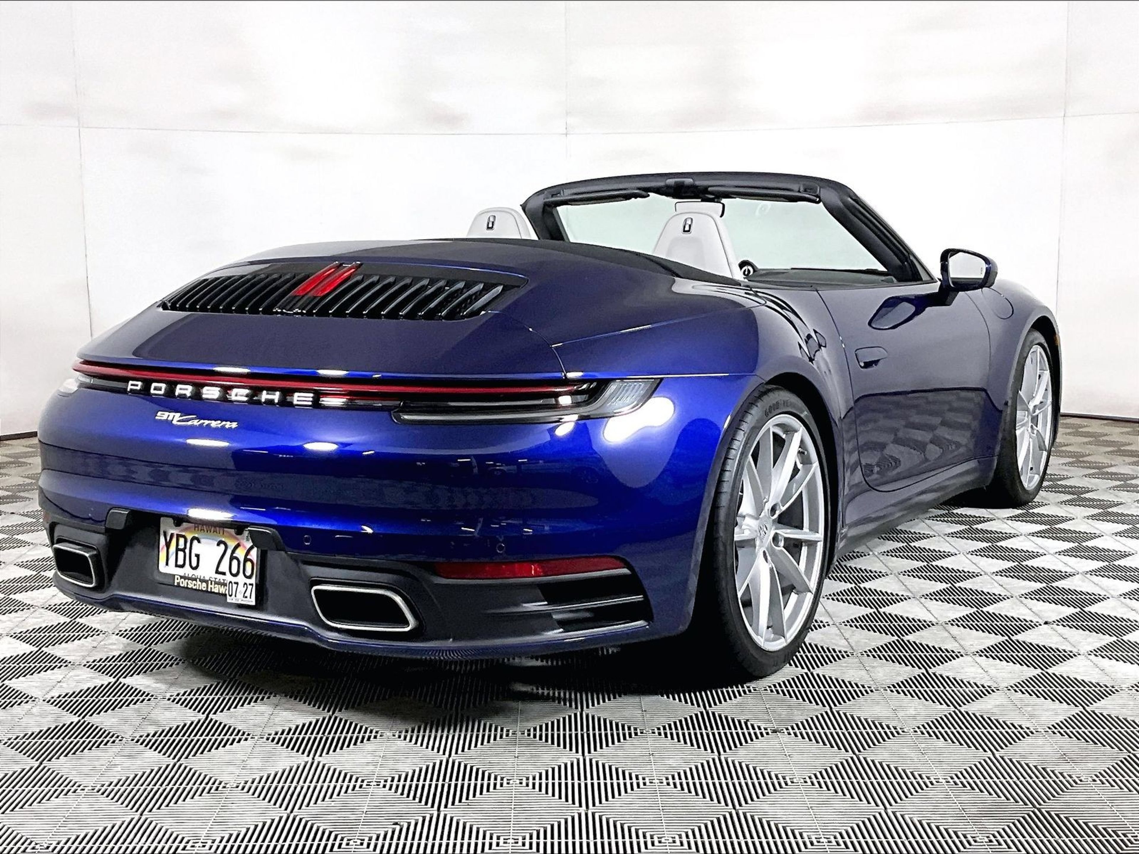 Certified 2022 Porsche 911 Carrera RWD image 9