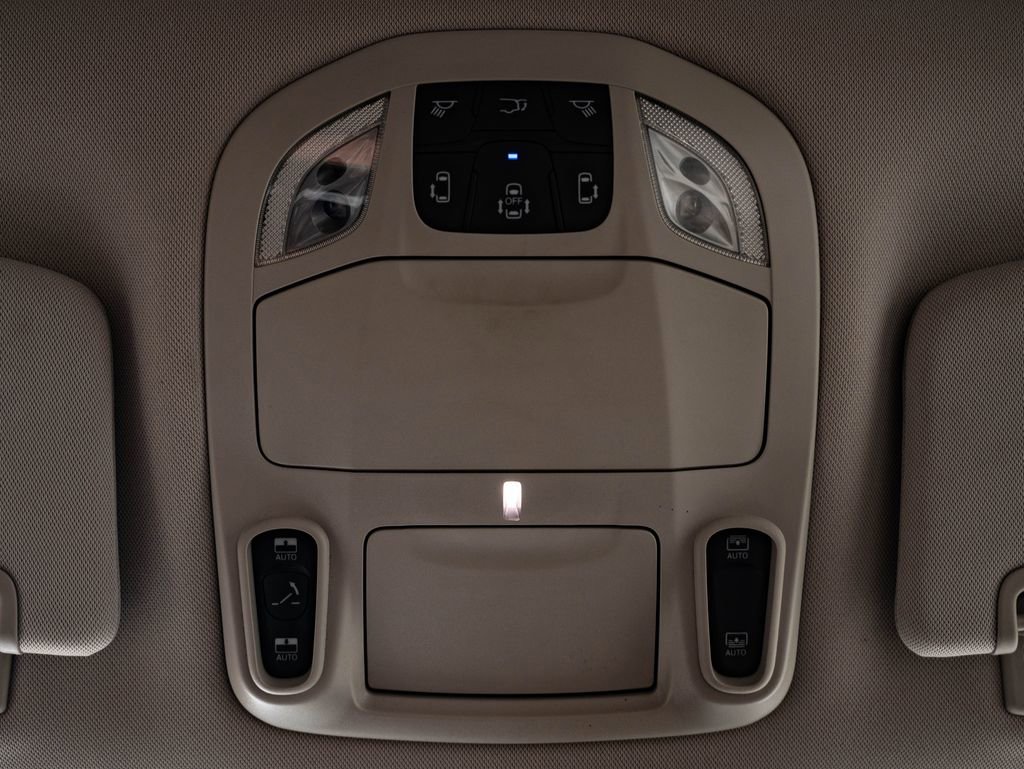 Used 2018 Chrysler Pacifica Limited w/ Advanced Safetytec Group FWD image 39