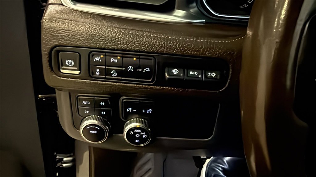 Used 2021 GMC Yukon Denali w/ Denali Premium Package image 34