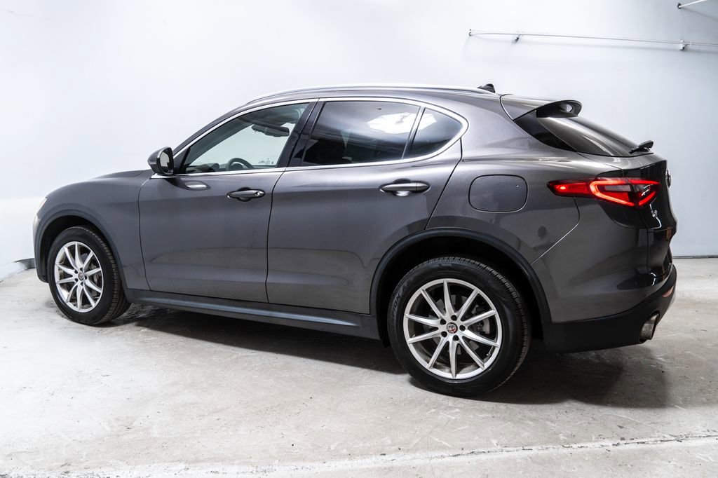 Used 2018 Alfa Romeo Stelvio Ti AWD/4WD image 2