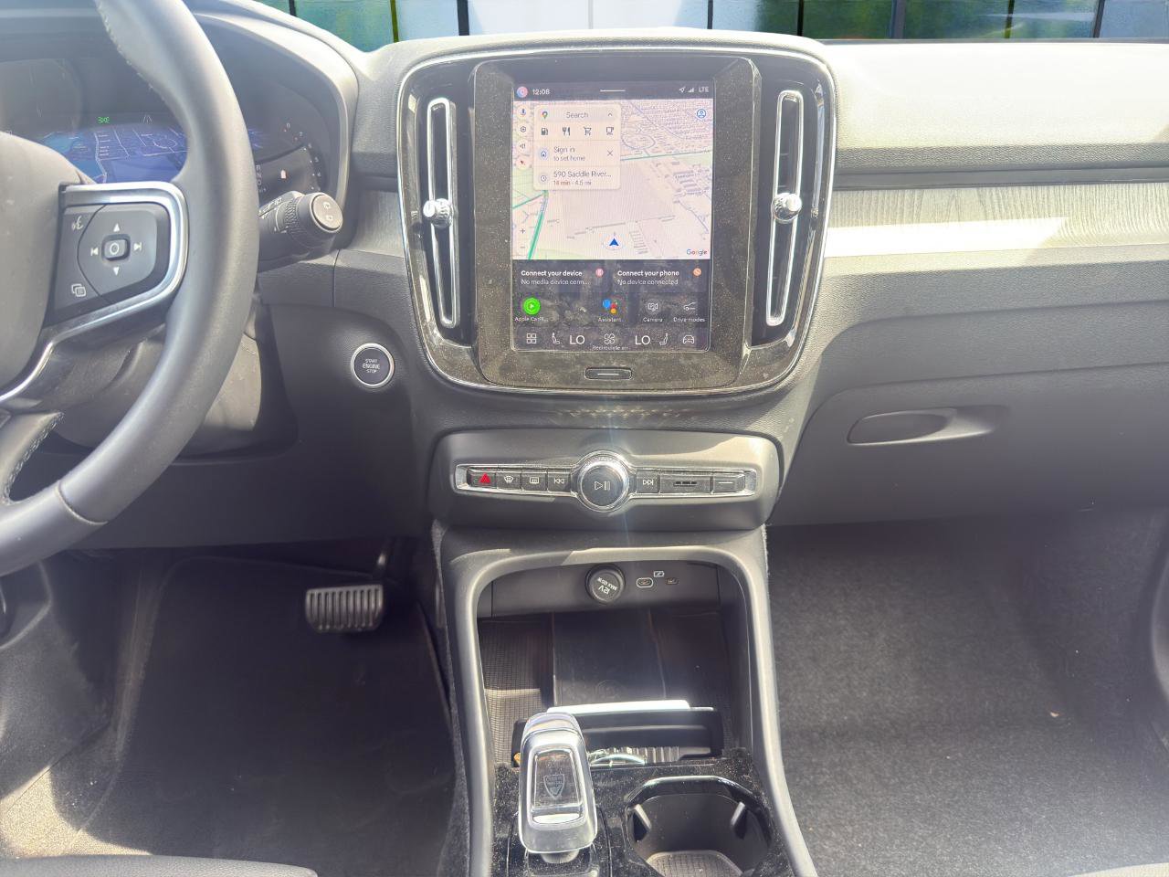 Used 2025 Volvo XC40 B5 Plus image 15