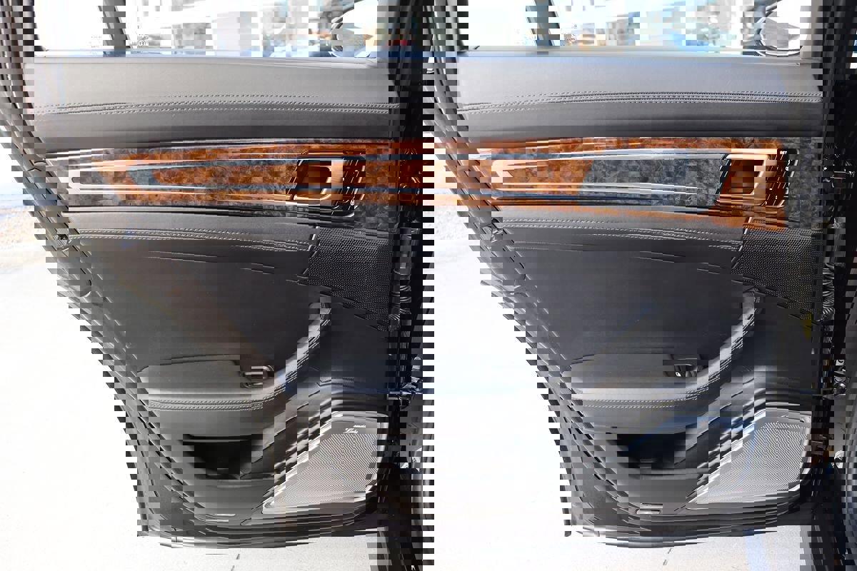 Used 2017 Porsche Panamera 4S w/ Sport Chrono Package image 64