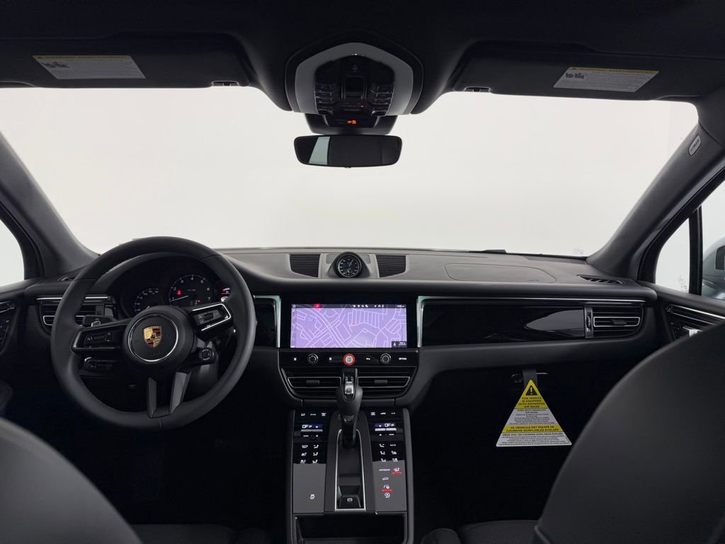 Certified 2026 Porsche Macan AWD/4WD image 18