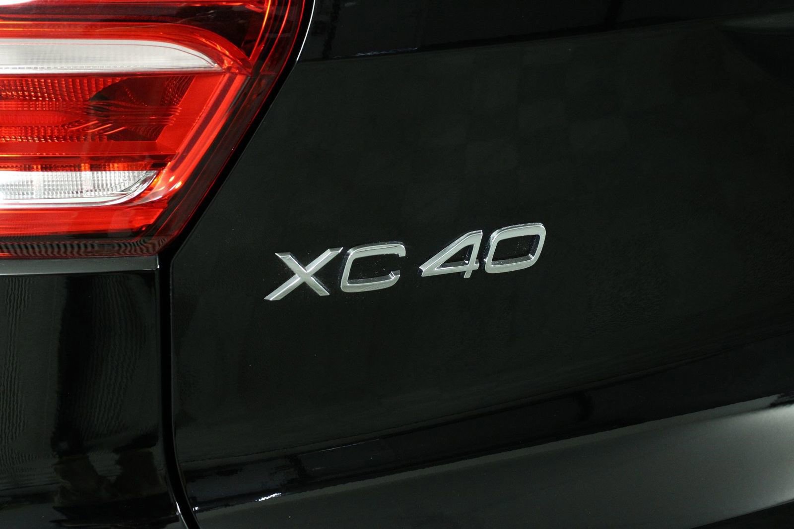Certified 2023 Volvo XC40 Recharge Ultimate image 19