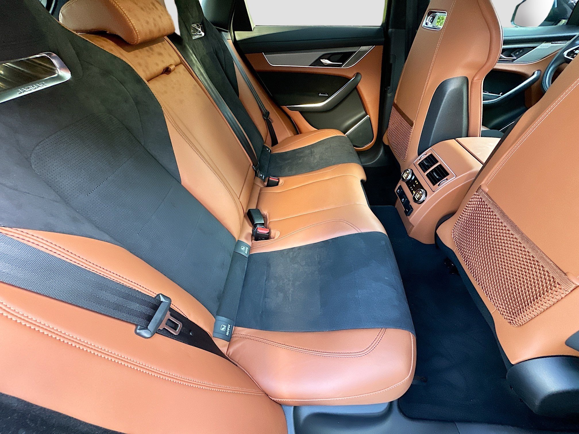 Used 2021 Jaguar F-PACE SVR image 31