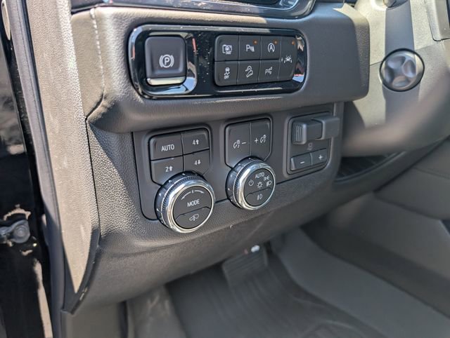 New 2026 GMC Yukon XL AT4 w/ AT4 Premium Plus Package AWD/4WD image 17
