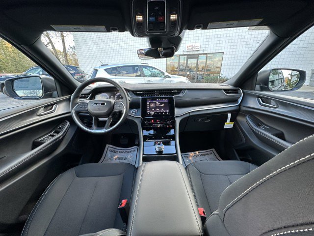 New 2025 Jeep Grand Cherokee Laredo X w/ Luxury Tech Group I image 17