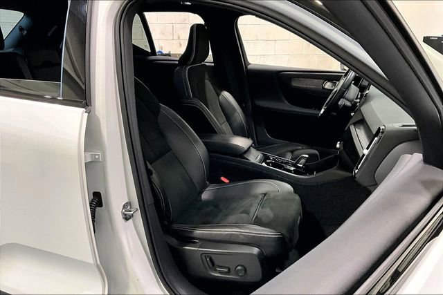 Used 2020 Volvo XC40 T5 R-Design w/ Protection Package image 29