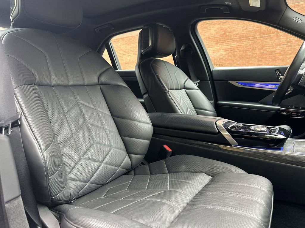 Used 2024 BMW 740i xDrive image 31