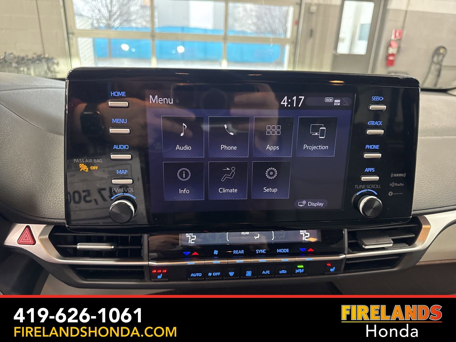 Used 2024 Toyota Sienna XLE AWD/4WD image 21