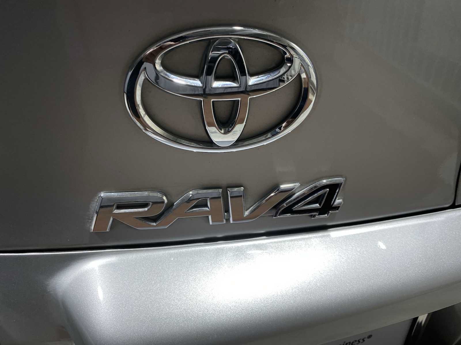 Used 2011 Toyota RAV4 Limited w/ Limited Extra Value Pkg AWD/4WD image 7