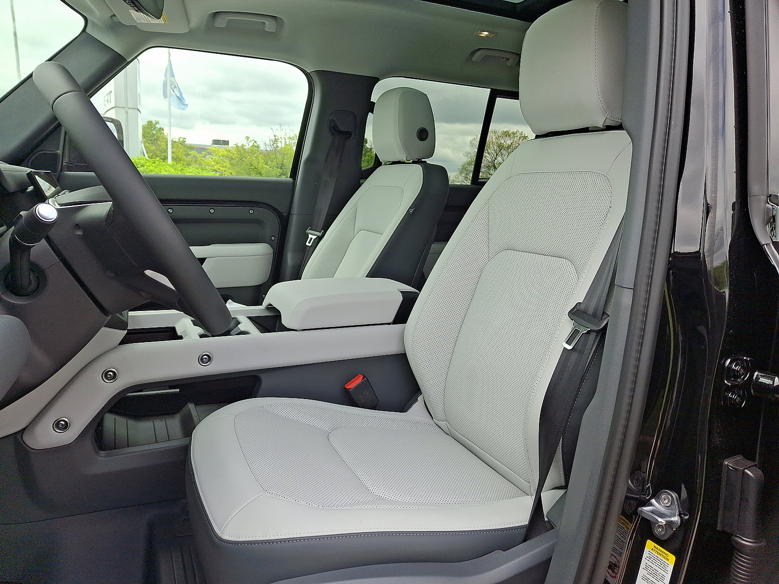 New 2026 Land Rover Defender 110 X-Dynamic SE AWD/4WD image 3