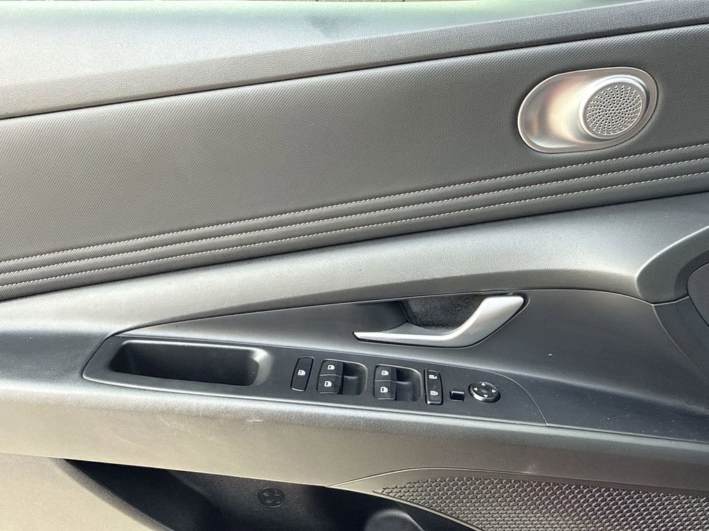 Used 2023 Hyundai Elantra Limited FWD image 29