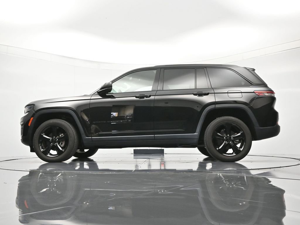 Used 2022 Jeep Grand Cherokee Altitude AWD/4WD image 43
