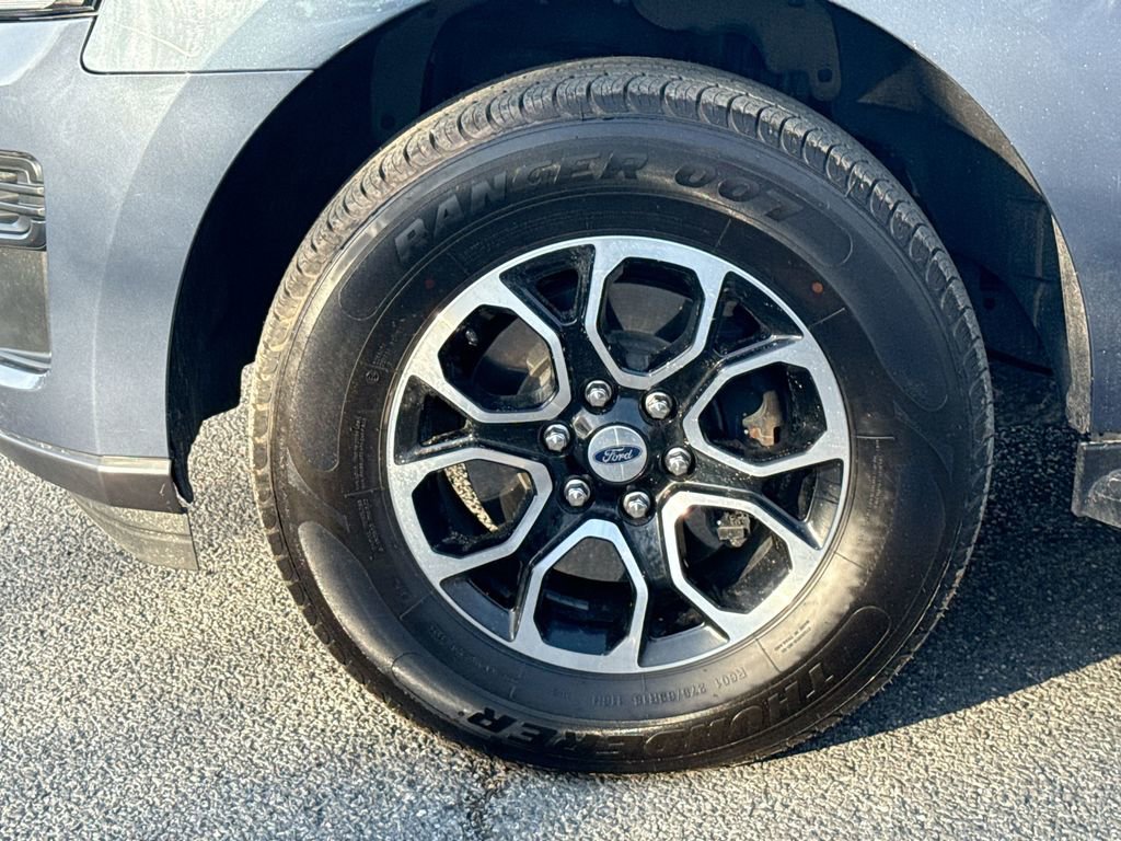 Used 2022 Ford Expedition XLT image 18