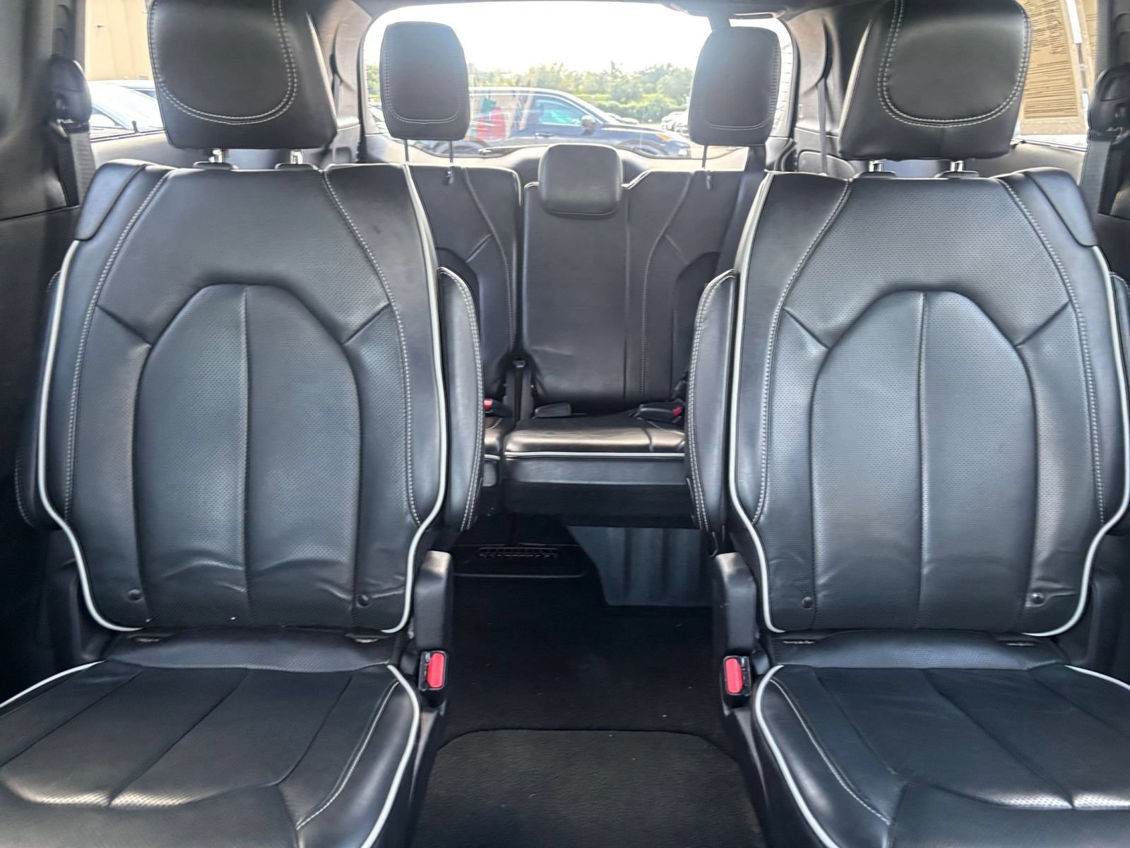 Used 2025 Chrysler Pacifica Limited FWD image 42