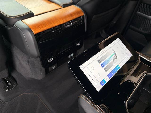 Used 2023 Jeep Grand Wagoneer Series III AWD/4WD image 18