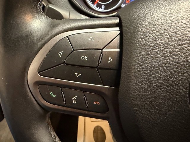 Used 2019 Jeep Cherokee Limited image 32