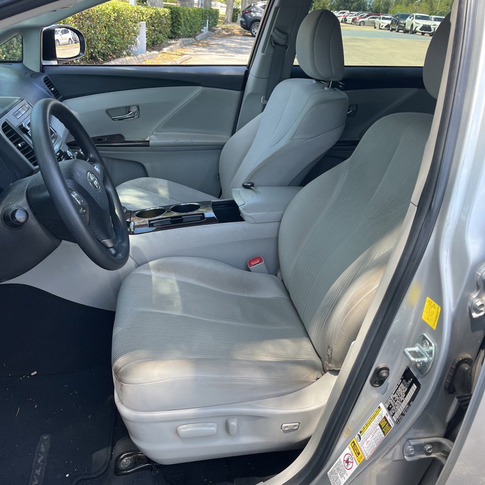 Used 2011 Toyota Venza FWD image 3