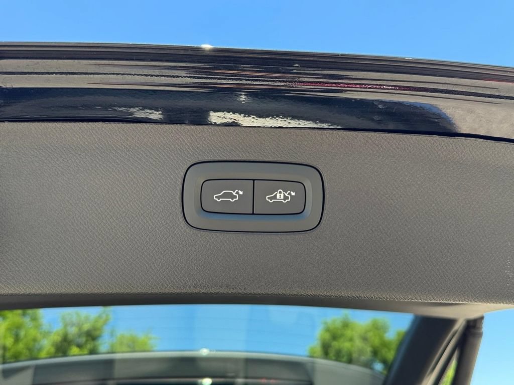 Certified 2025 Volvo XC90 B5 Plus AWD/4WD image 6