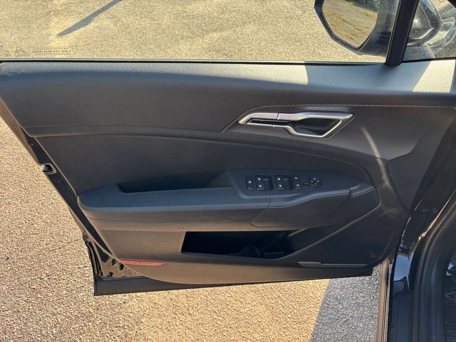 Used 2025 Kia Sportage LX FWD image 18