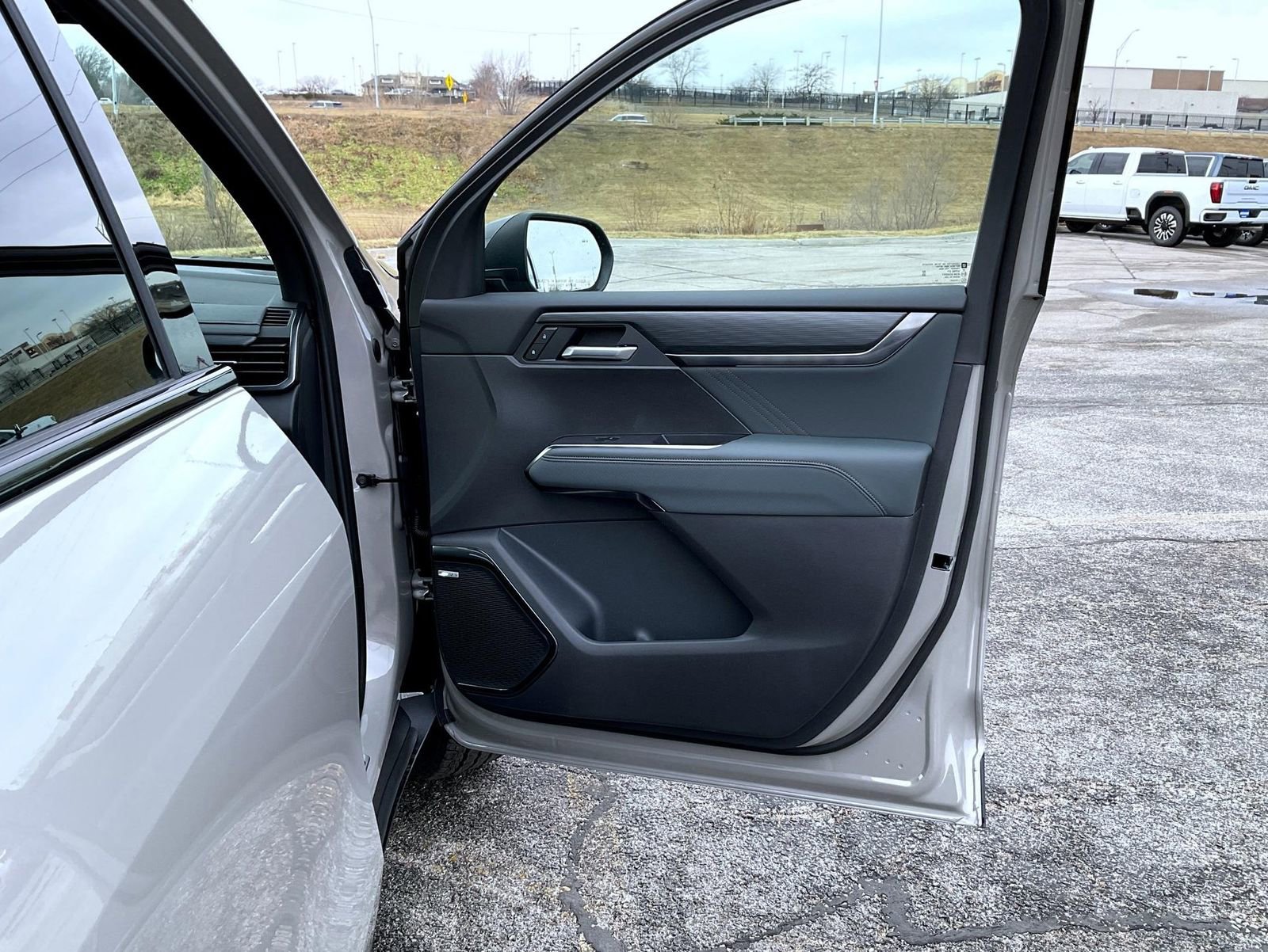 New 2026 GMC Acadia AT4 w/ Luxury Package image 16