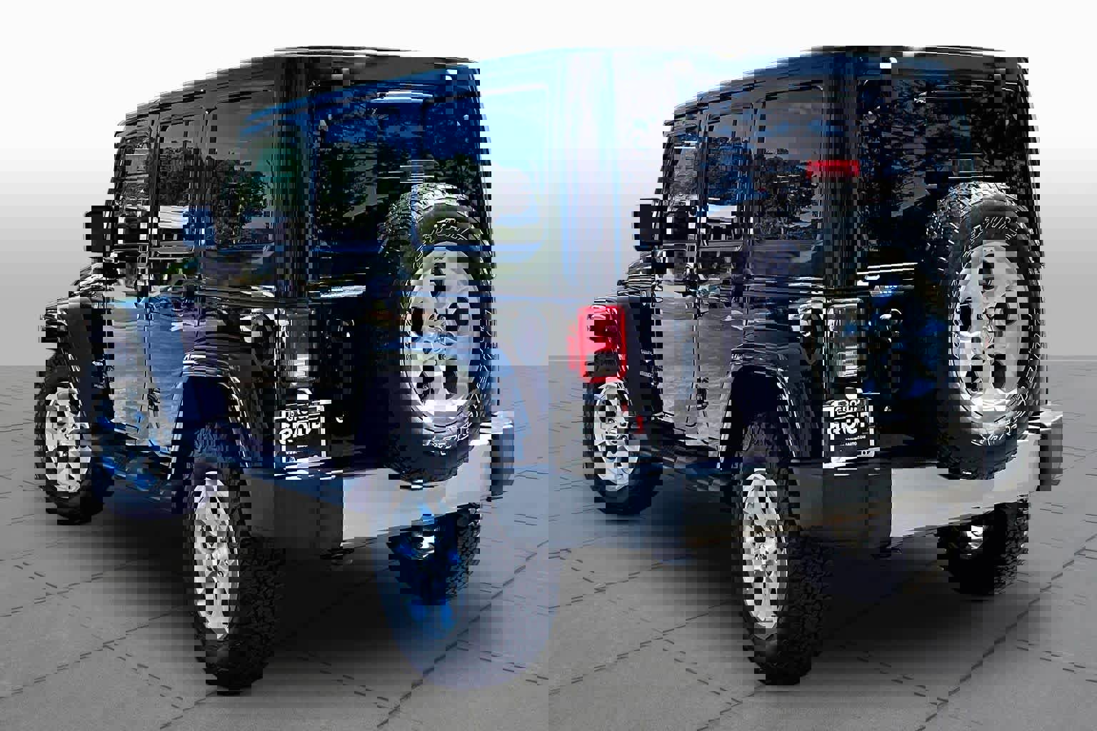 Used 2015 Jeep Wrangler Unlimited Sahara w/ Dual Top Group image 12