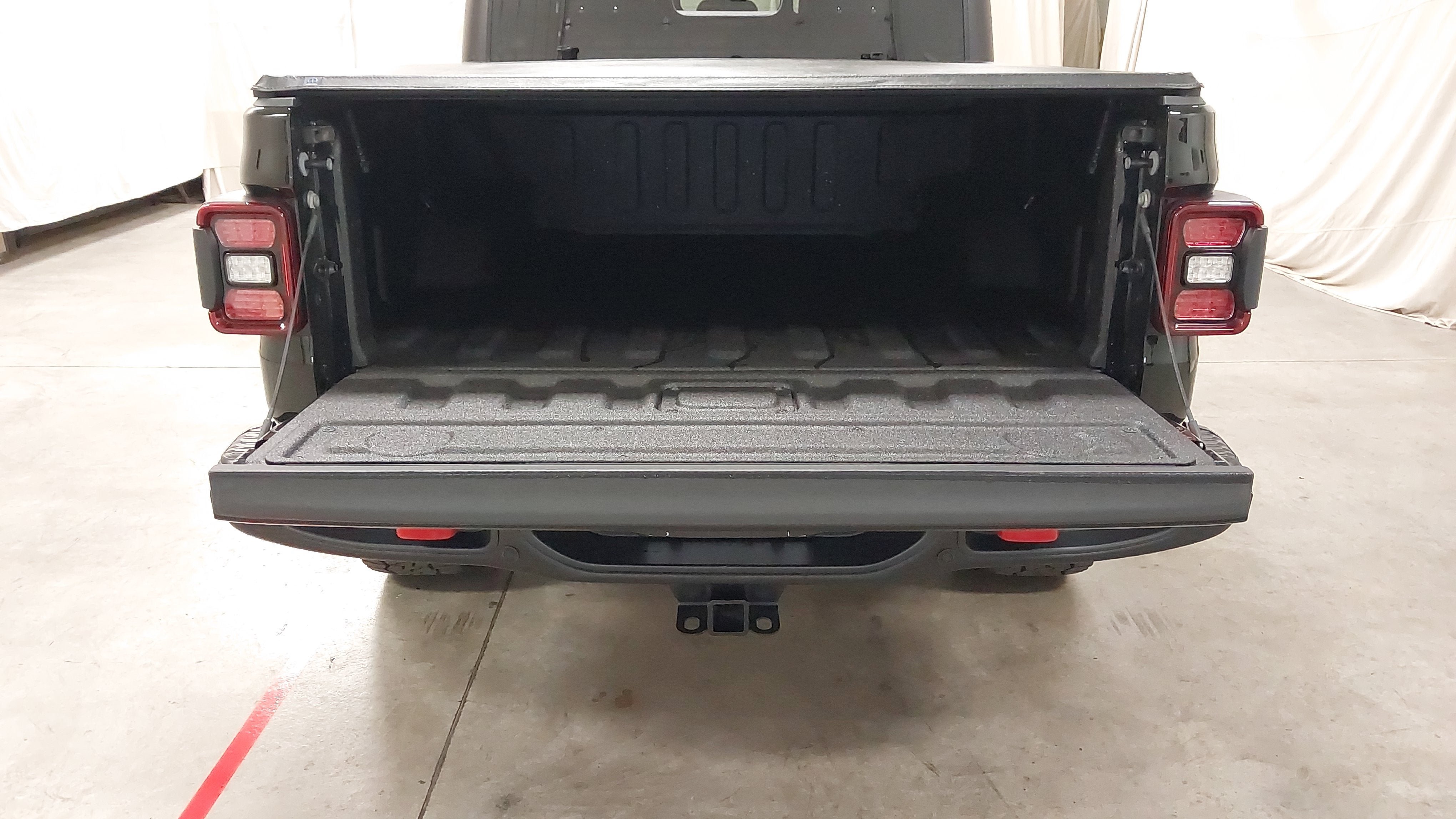 Used 2025 Jeep Gladiator Rubicon w/ Dual Top Group AWD/4WD image 25