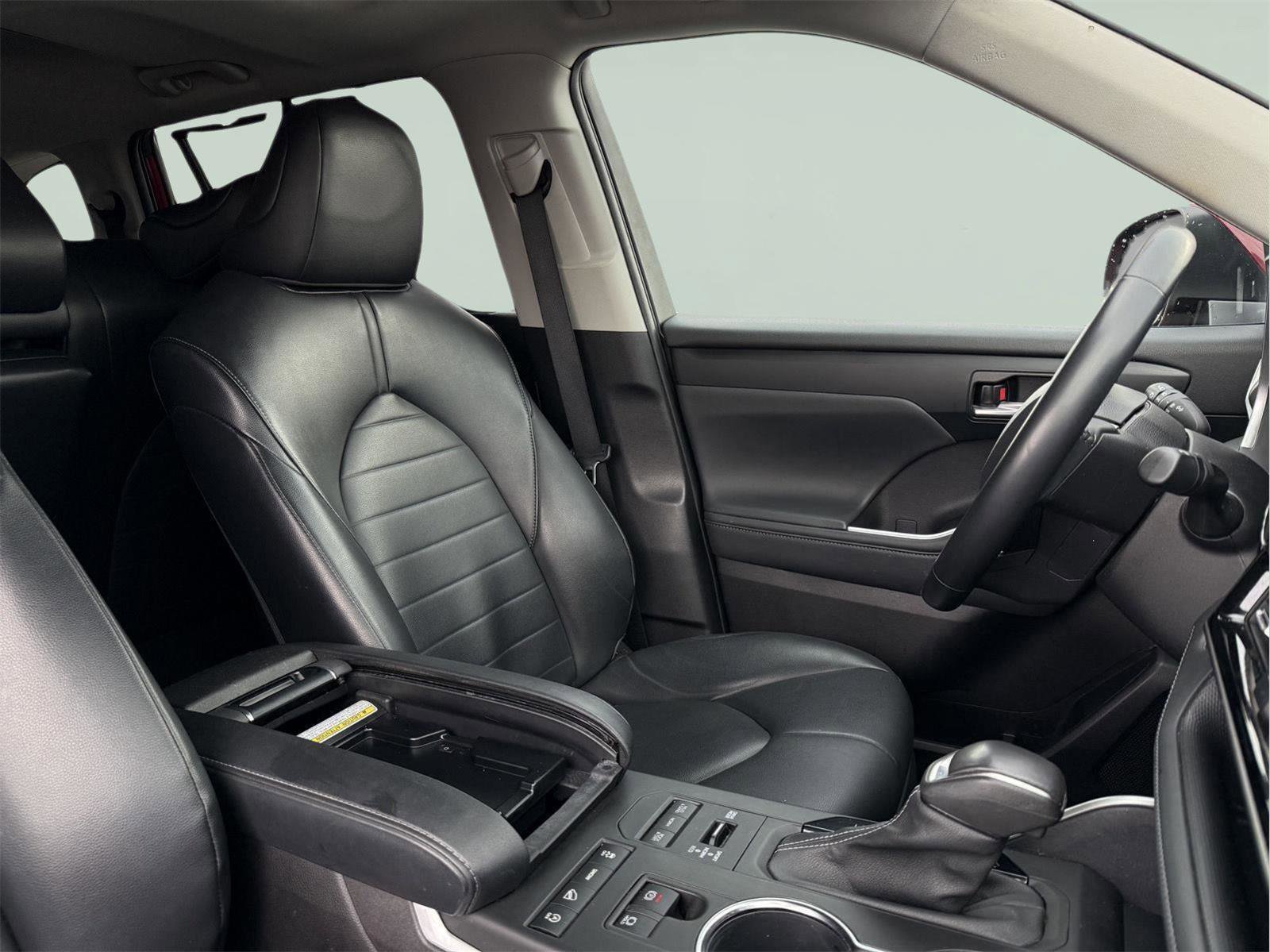 Used 2022 Toyota Highlander XLE image 24