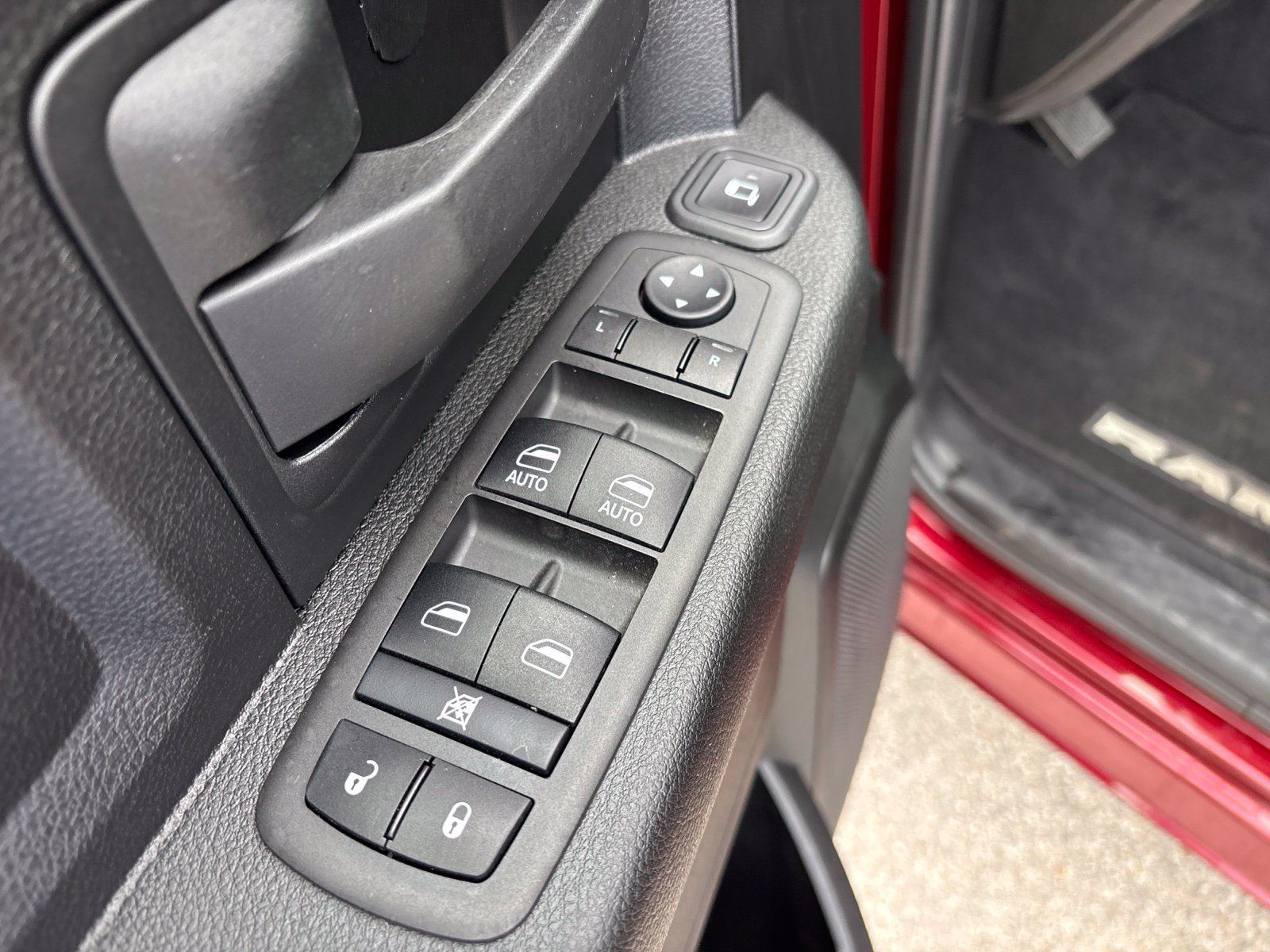 Used 2024 RAM 2500 Tradesman w/ Chrome Appearance Group AWD/4WD image 11