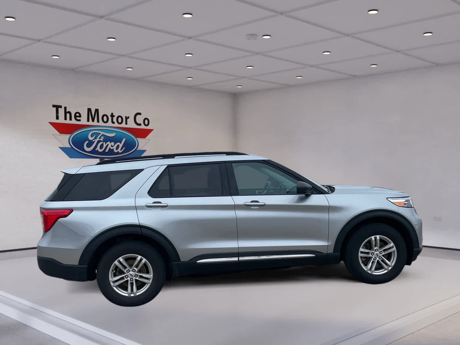 Certified 2022 Ford Explorer XLT w/ Class IV Trailer Tow Package image 4