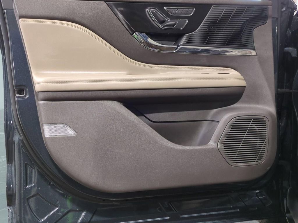 Certified 2022 Lincoln Corsair Reserve w/ Equipment Group 201A image 15