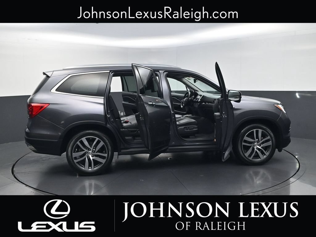 Used 2017 Honda Pilot Touring image 33