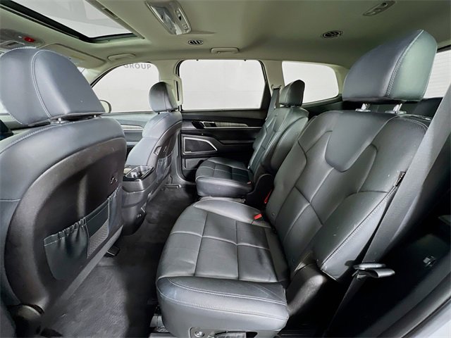 Used 2023 Kia Telluride EX w/ EX Captain's Chair Package image 23