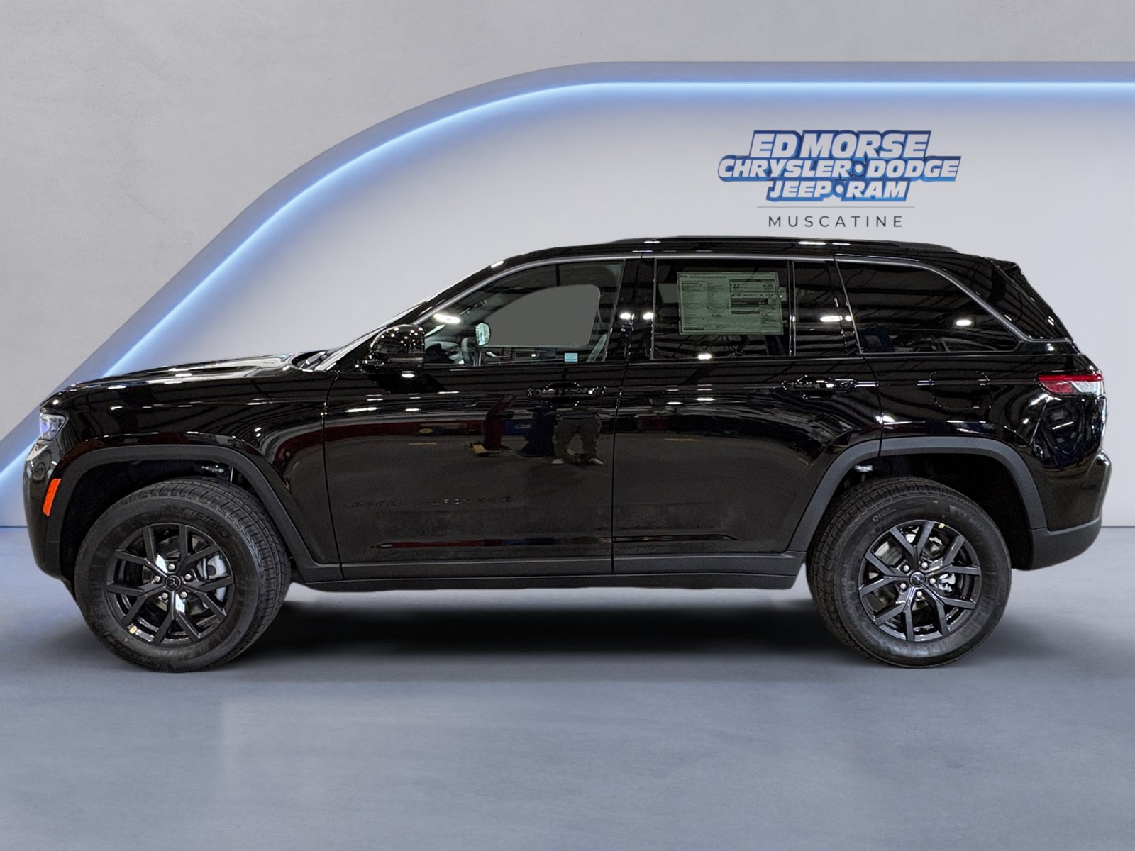 New 2027 Jeep Grand Cherokee Altitude AWD/4WD image 2
