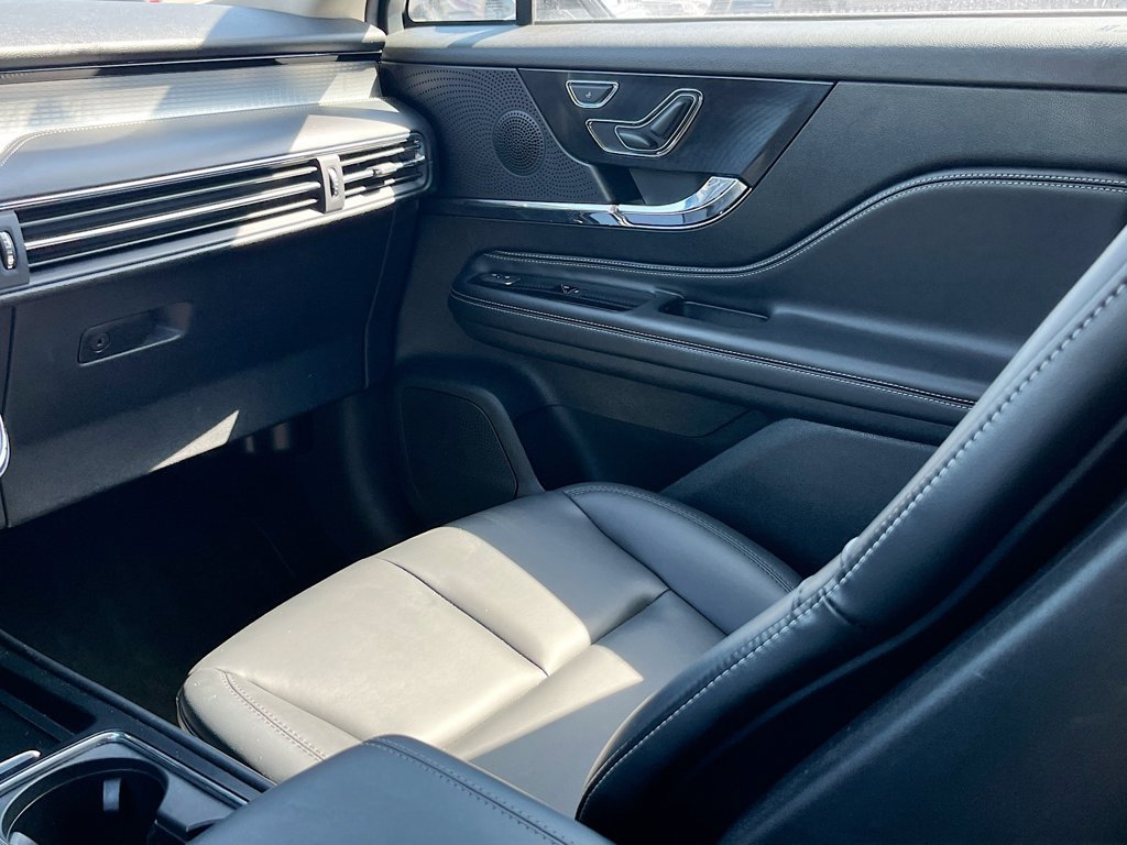 Used 2025 Lincoln Corsair FWD image 23