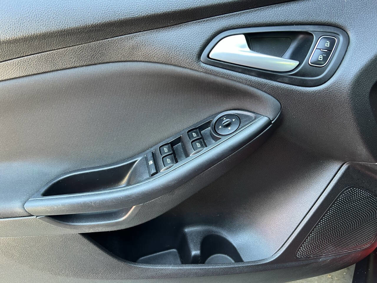 Used 2017 Ford Focus SE image 22