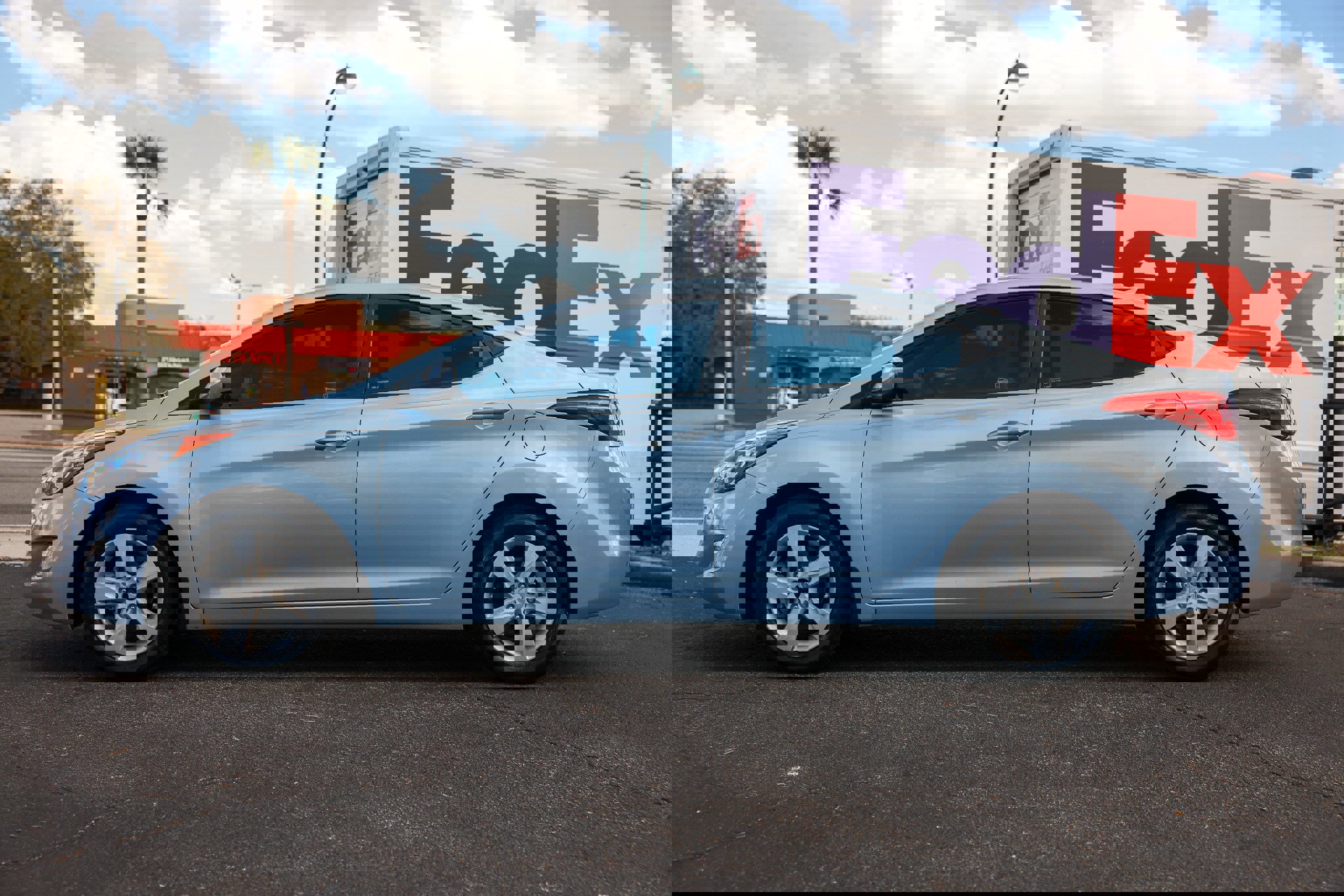 Used 2013 Hyundai Elantra GLS w/ Preferred Pkg image 8