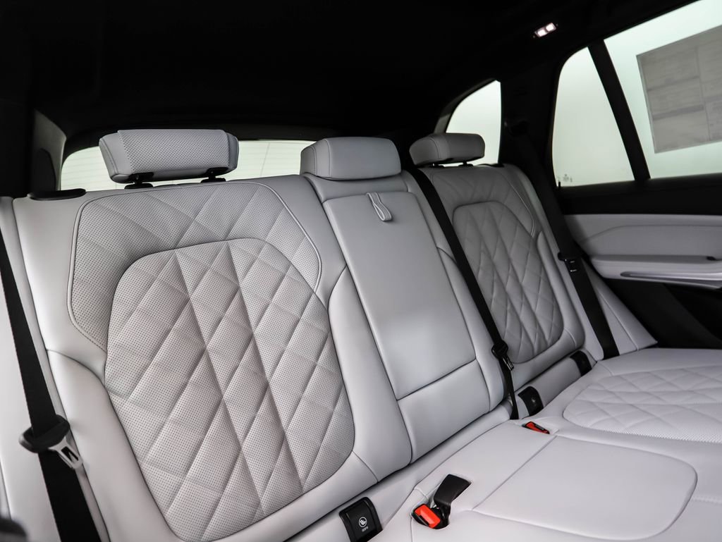New 2026 BMW X5 xDrive50e w/ Climate Comfort Package image 28
