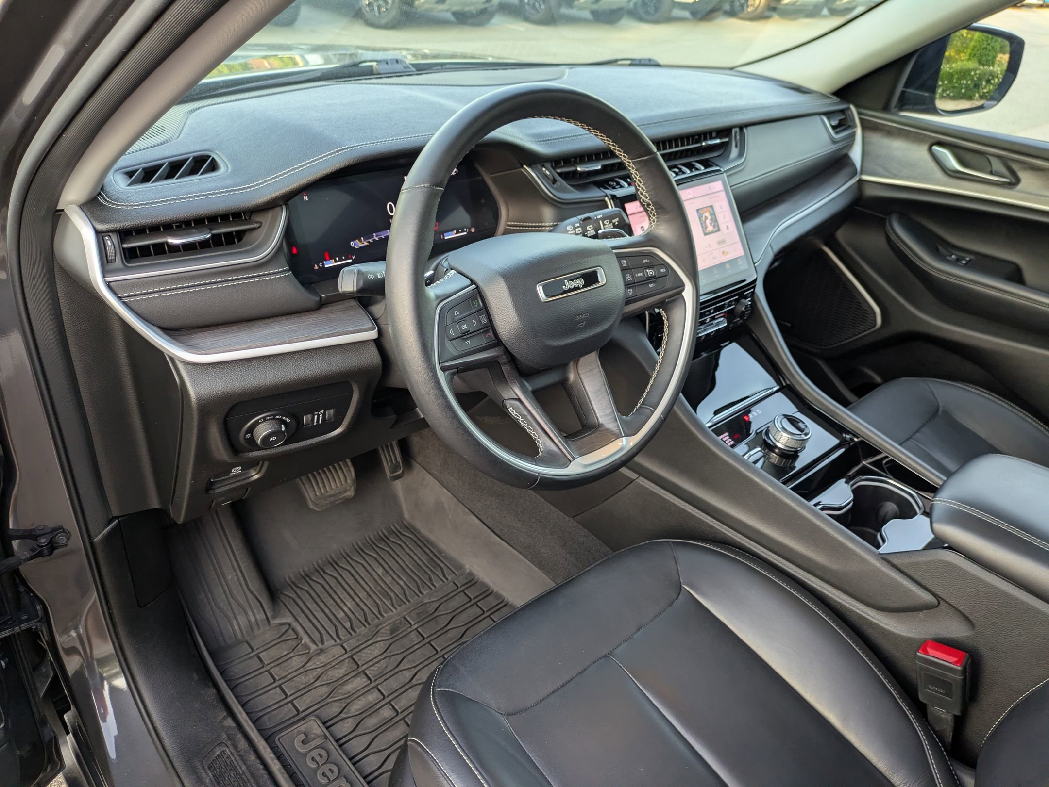 Used 2022 Jeep Grand Cherokee L Limited AWD/4WD image 14